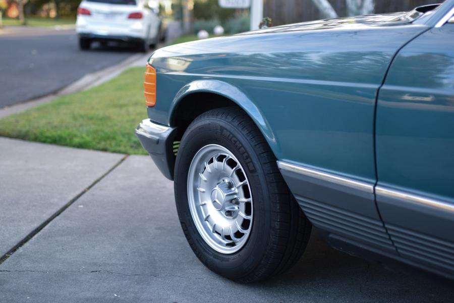 Детали экстерьера Mercedes-Benz 280 SE (W126) 1983 года  (EU) (фото 21 из 62)